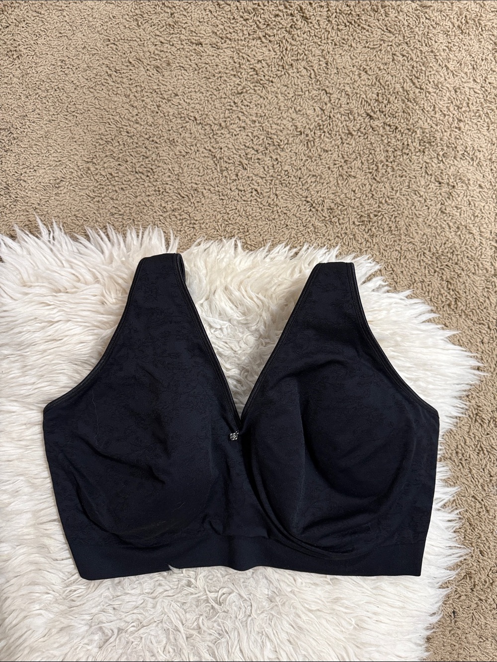 Breezies Seamless Black Jacquard Back
Smoothing Wirefree Bra Size 42DDD